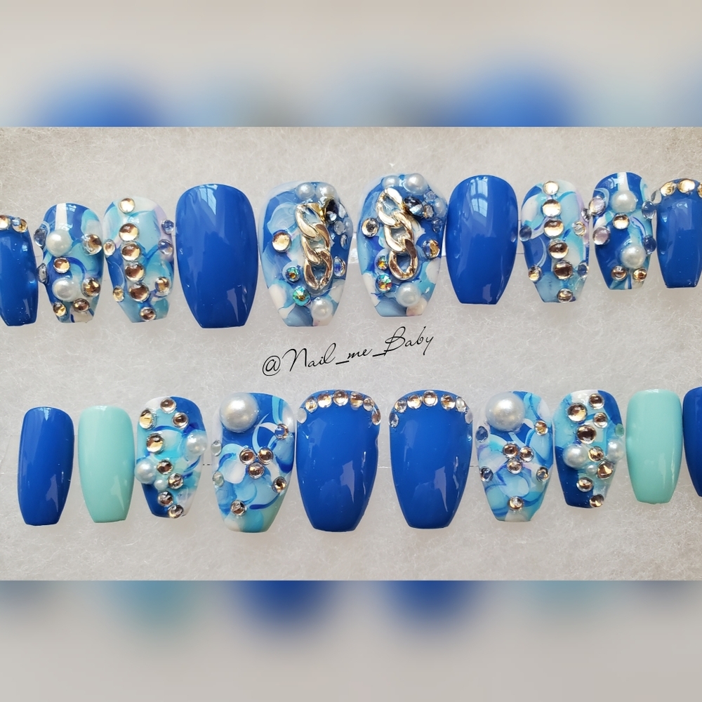 Luxurious press-on Nails